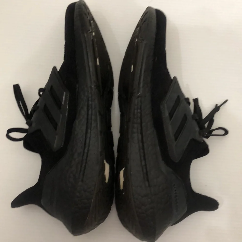 ADIDAS UTRABOOST RUNNING SNEAKERS MENS SIZE 10.5
